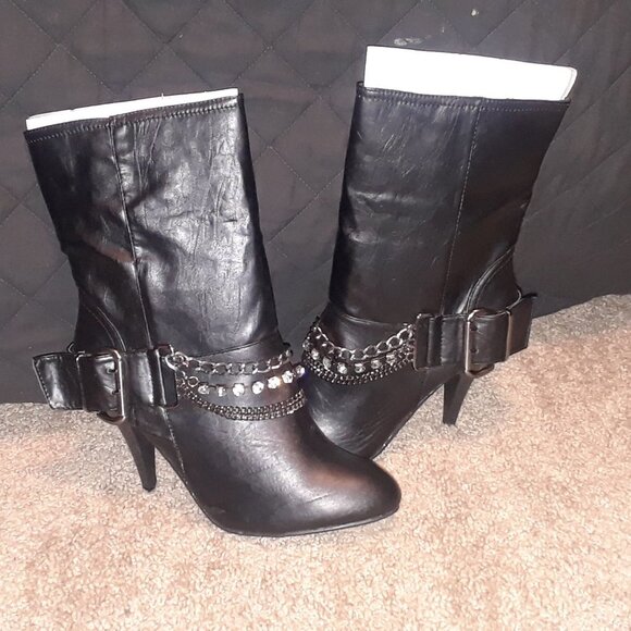 DOLLHOUSE You Chain It  Heeled BootIE - Picture 4 of 5
